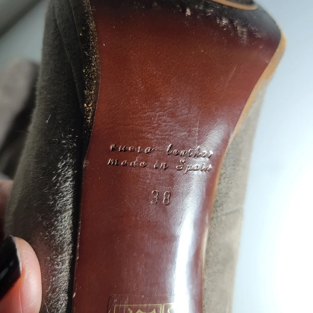 Chie Mihara velcro  ankle strap round toe heels gray size 38 equivalent 8.5 - Picture 7 of 8